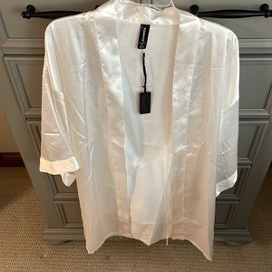White robe. 3X. New with tags.